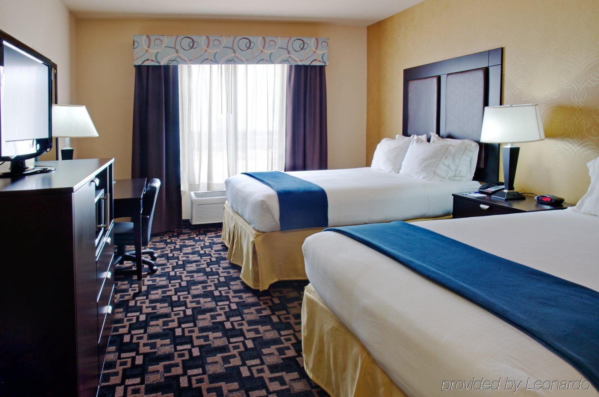 Holiday Inn Express Hotel & Suites Huntsville By Ihg Room photo